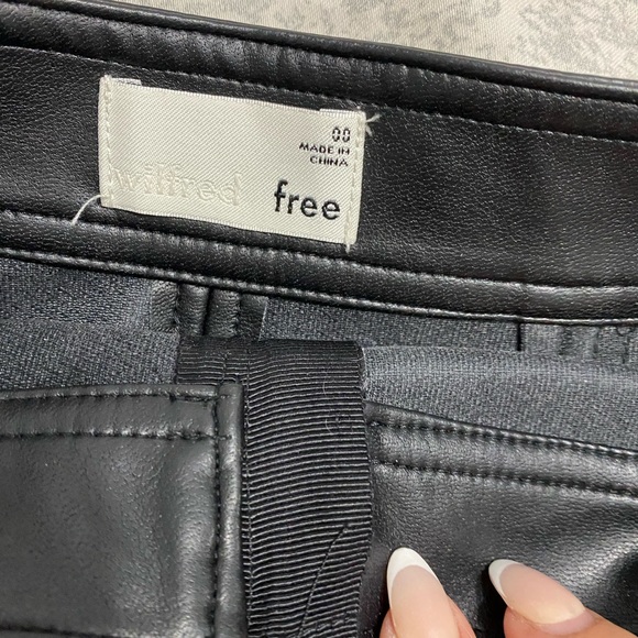 Aritizia Roxanne vegan leather skirt - Picture 4 of 6